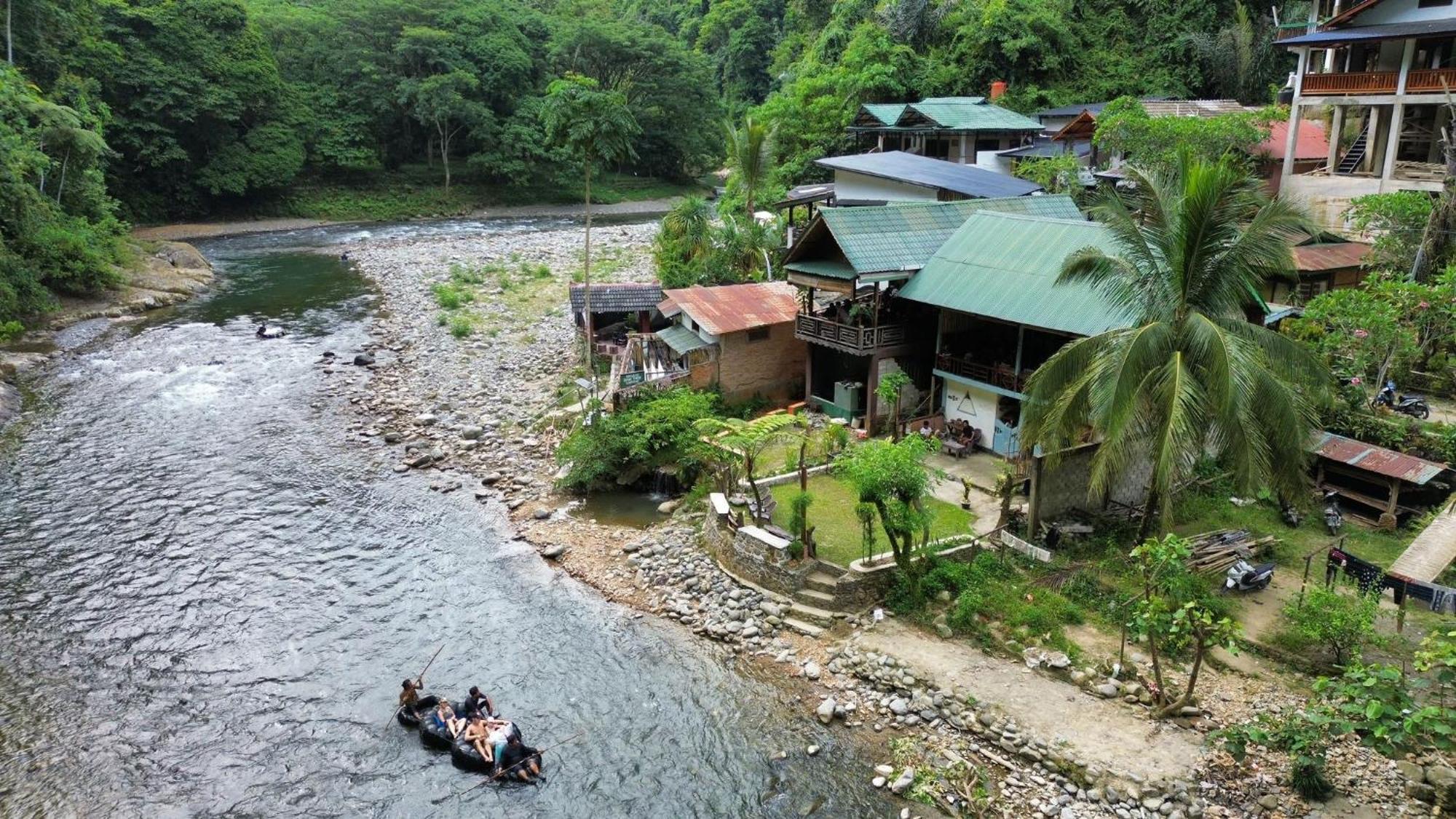 Sam'S Bungalows And Treks Букит-Лаванг Экстерьер фото
