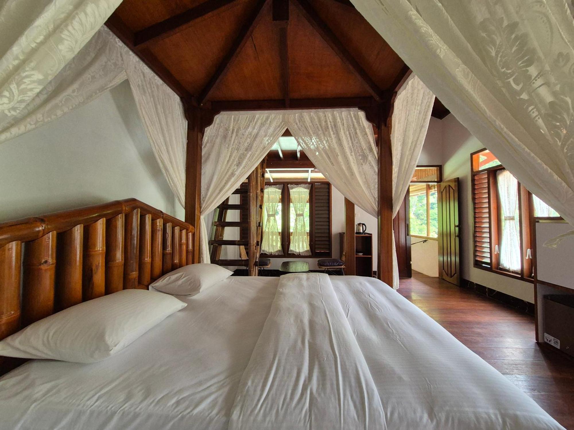 Sam'S Bungalows And Treks Букит-Лаванг Экстерьер фото