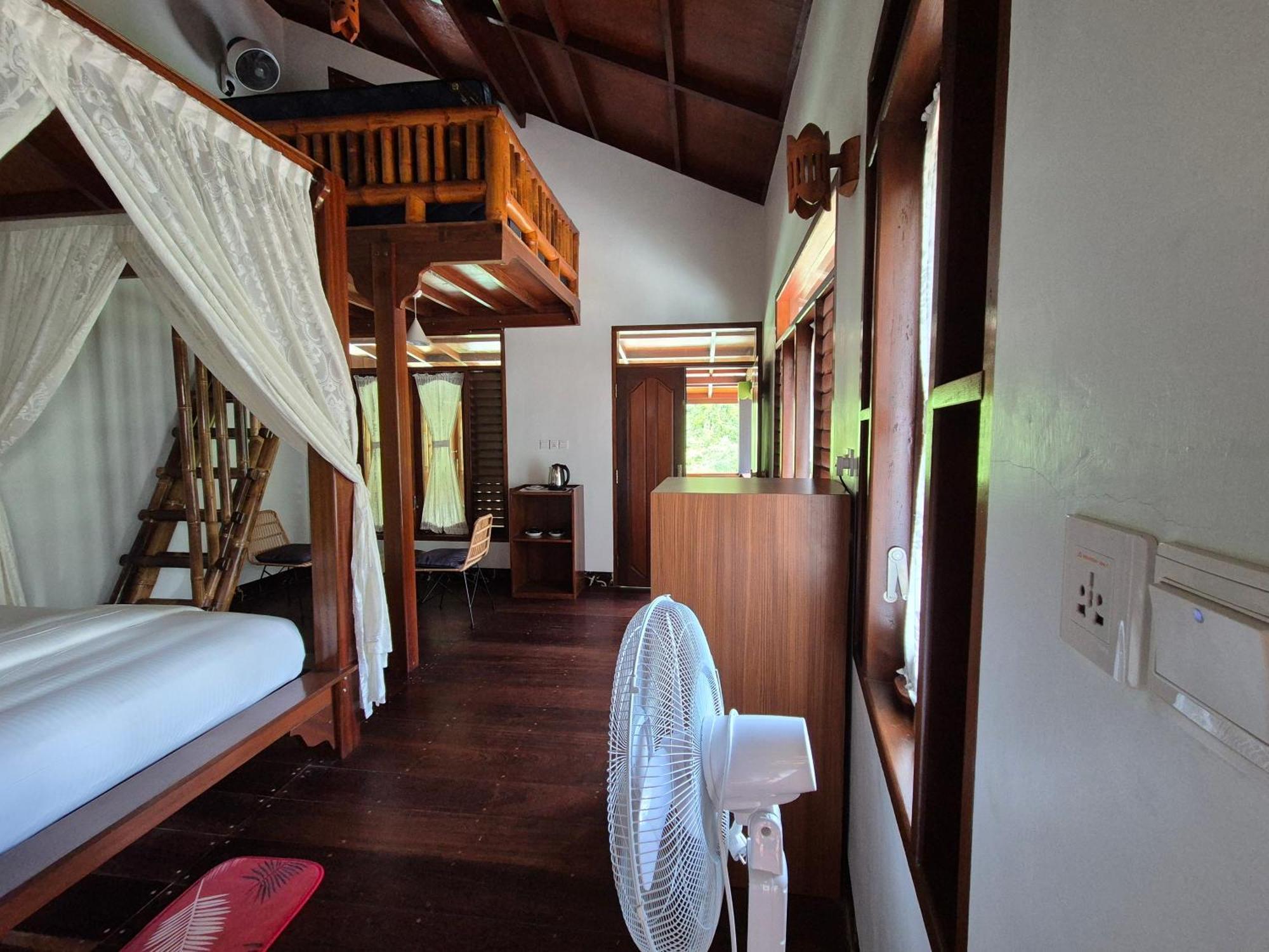 Sam'S Bungalows And Treks Букит-Лаванг Экстерьер фото
