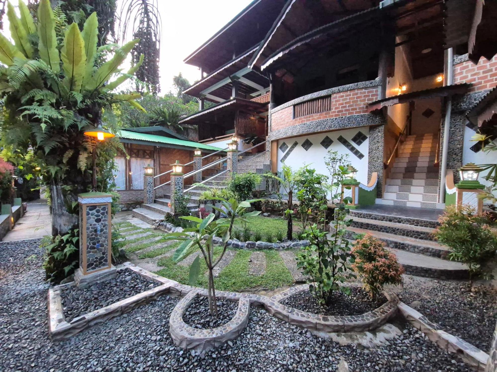 Sam'S Bungalows And Treks Букит-Лаванг Экстерьер фото